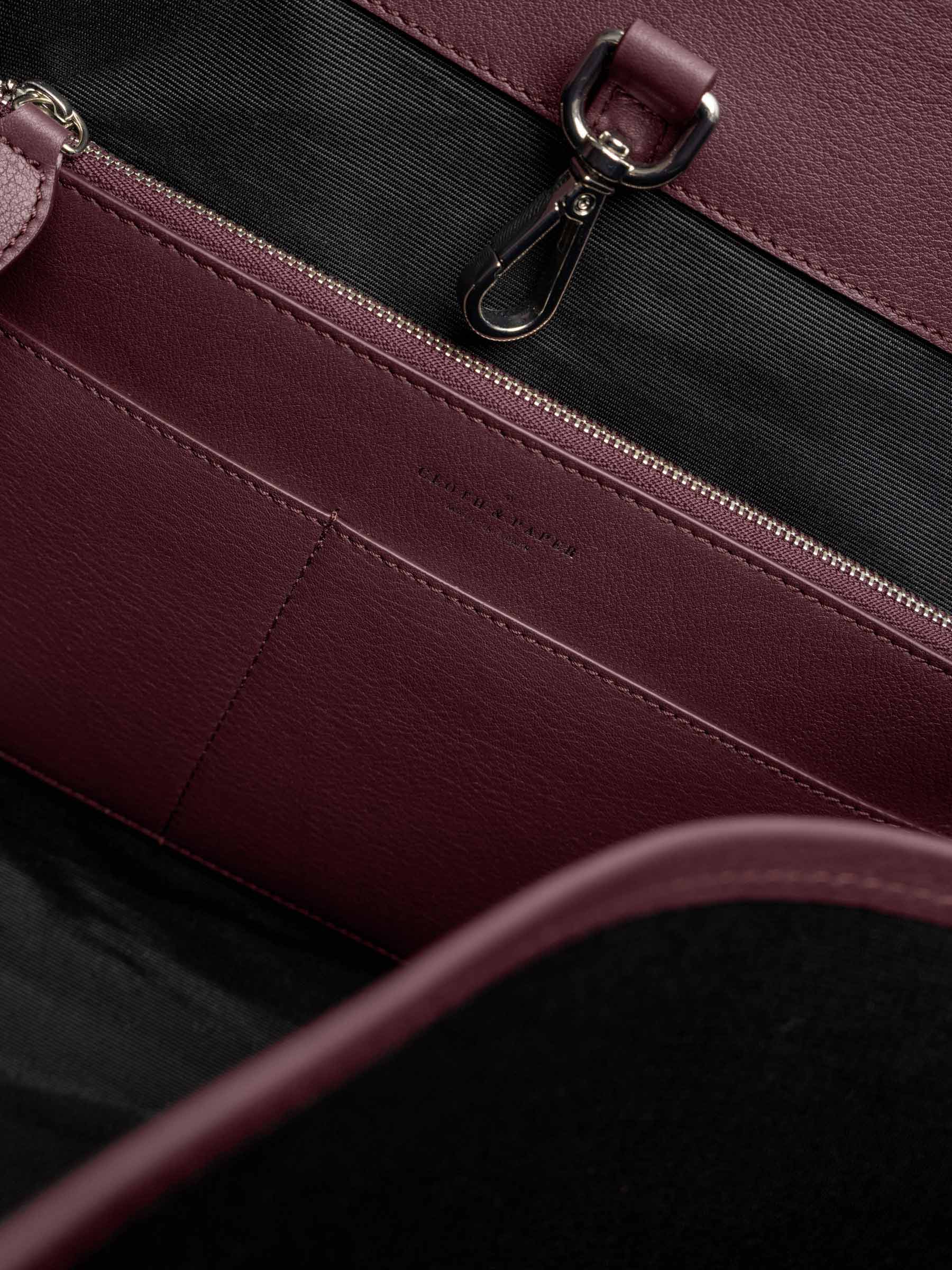 Detail view of the open pockets in The Metro Tote in the color Madrid.