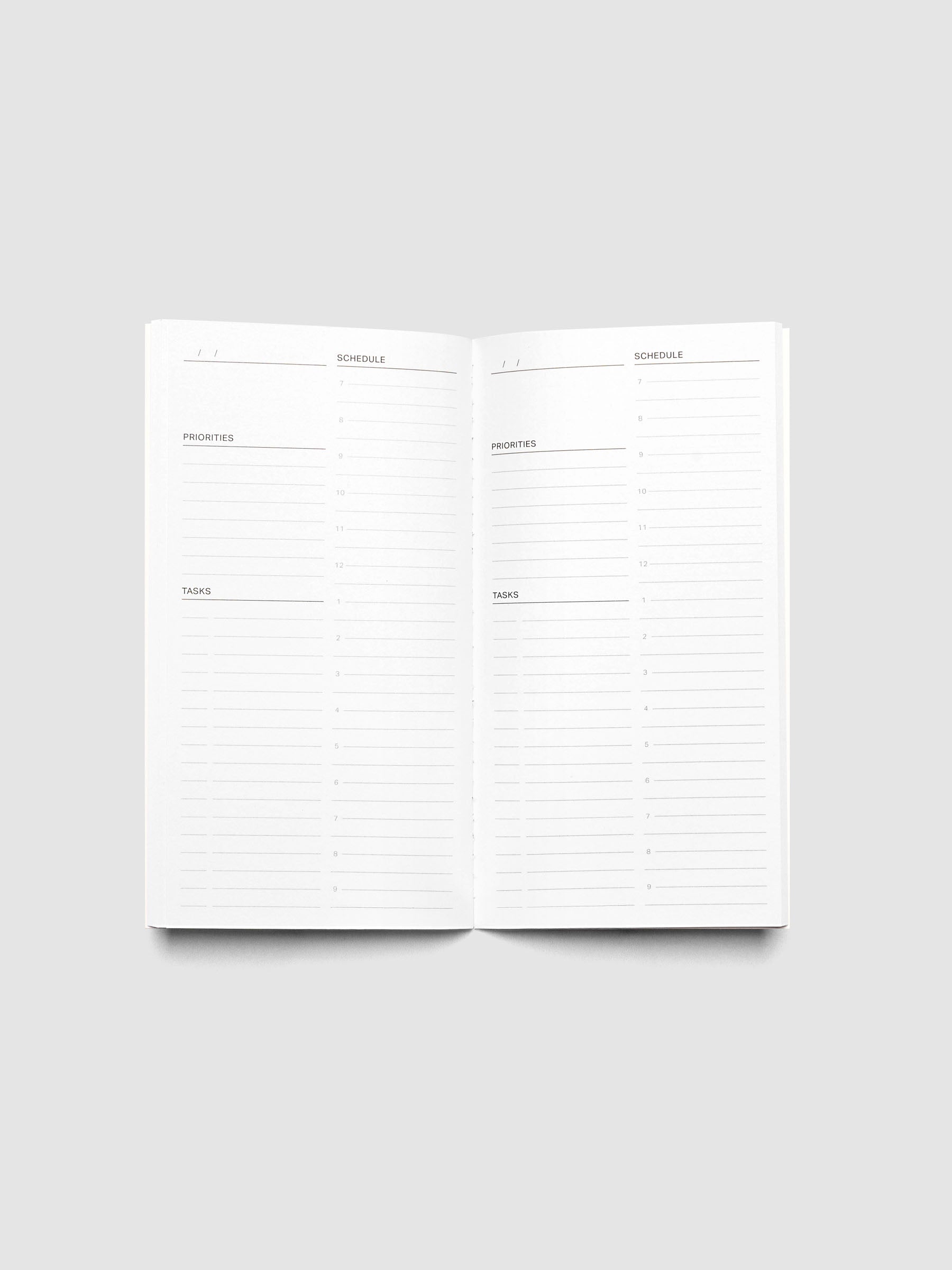Monthly Overview notebook interior in size pocket plus.