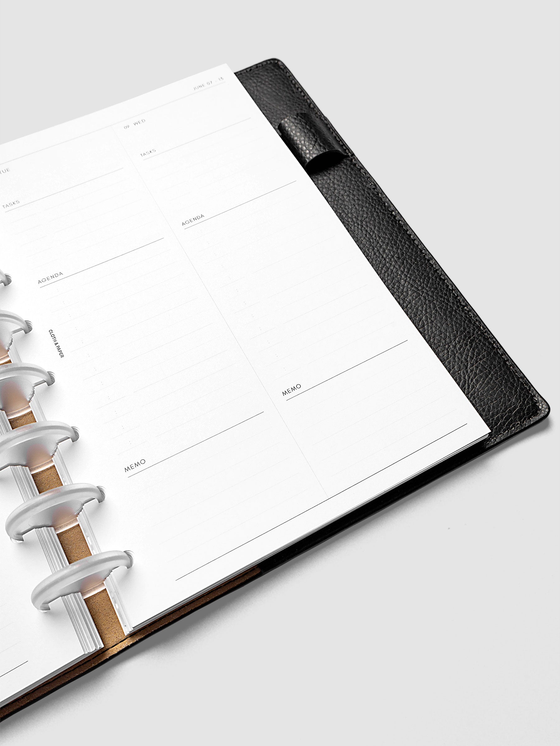 Detail view of the right page layout for the 2027 Dated Daily Inserts | Monday start in a black discbound planner