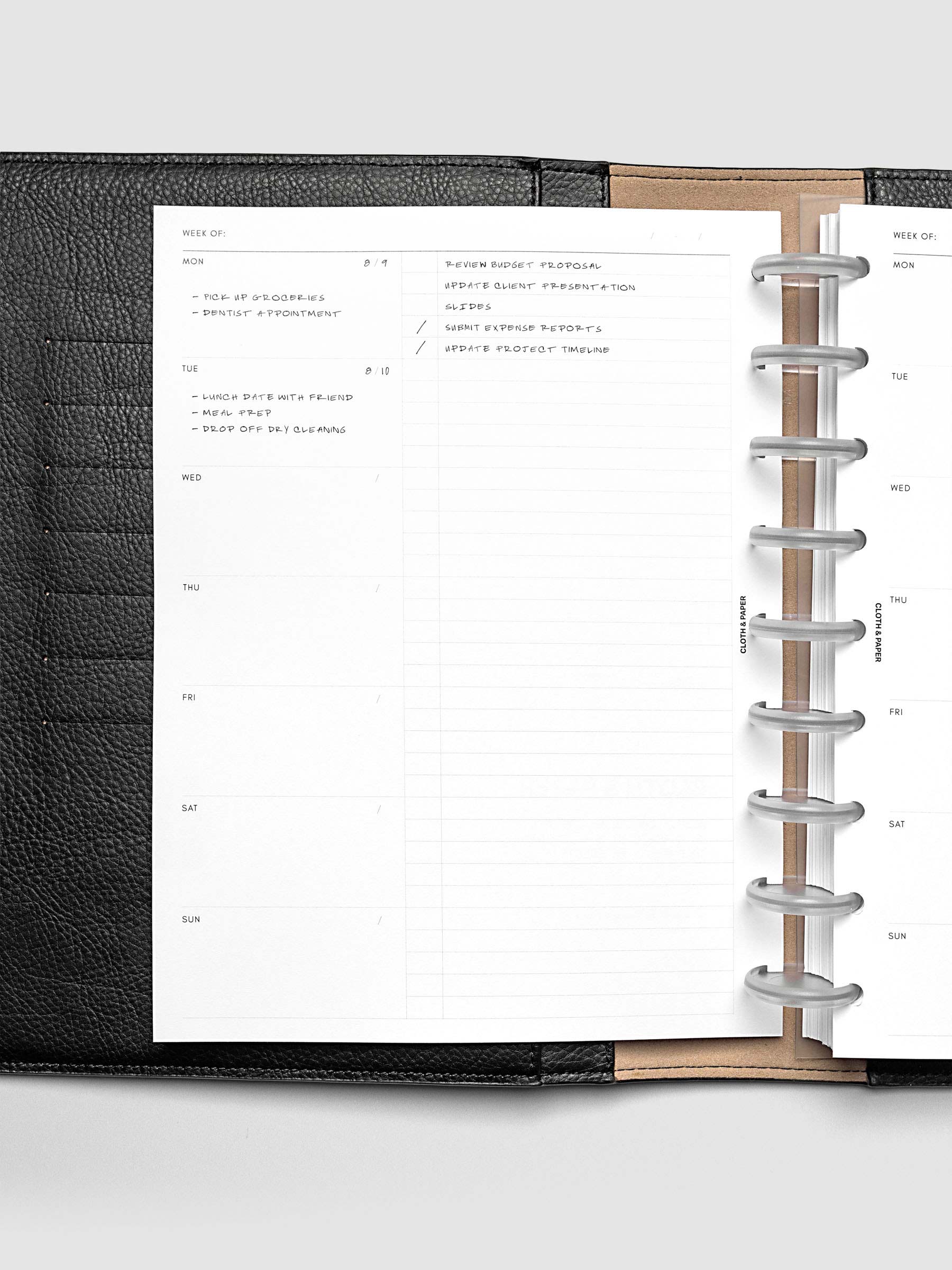 Weekly Checklist Inserts shown discbound inside a black leather folio in size HP Classic.
