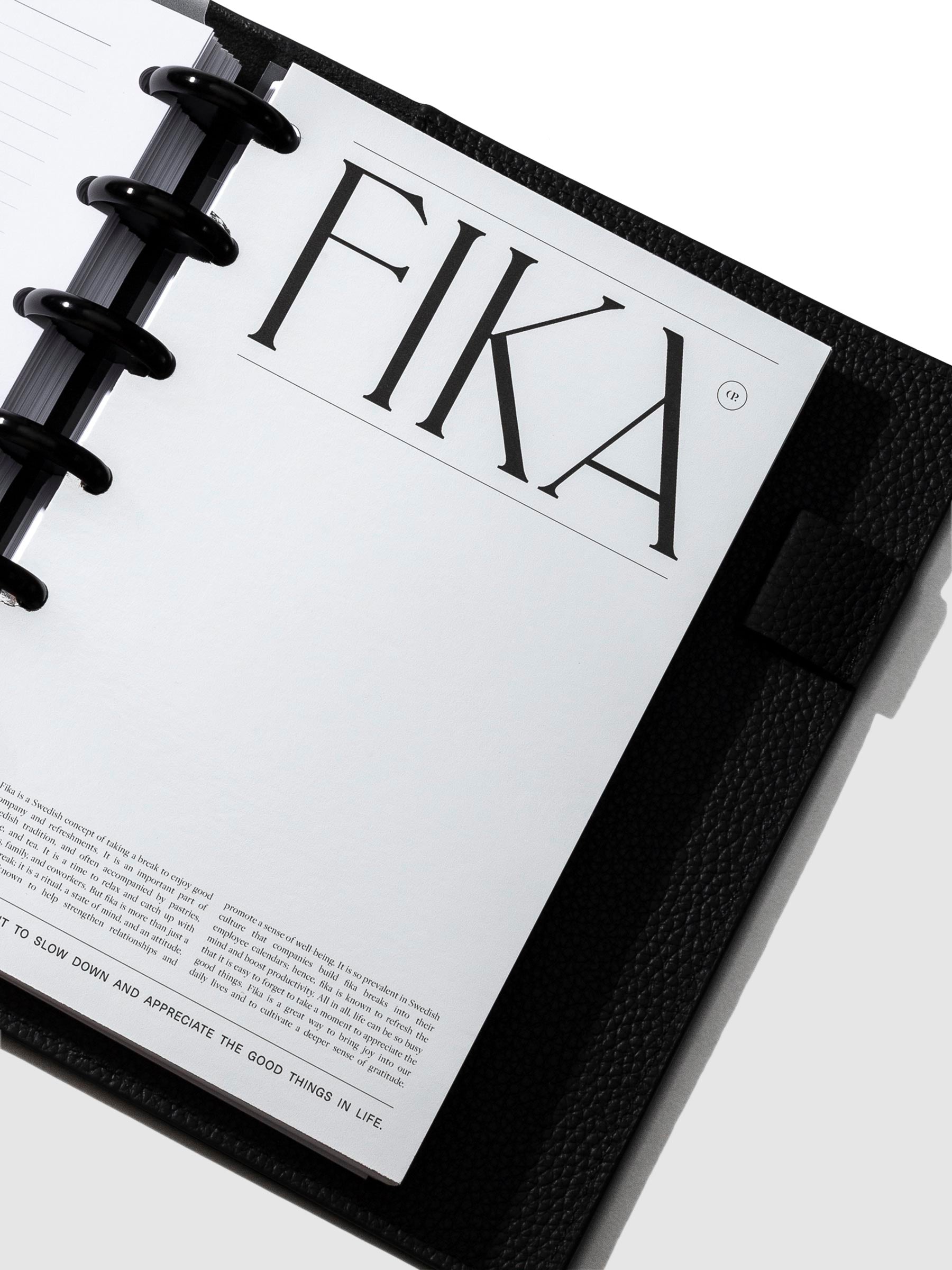 Dashboard in use inside a discbound leather agenda system.