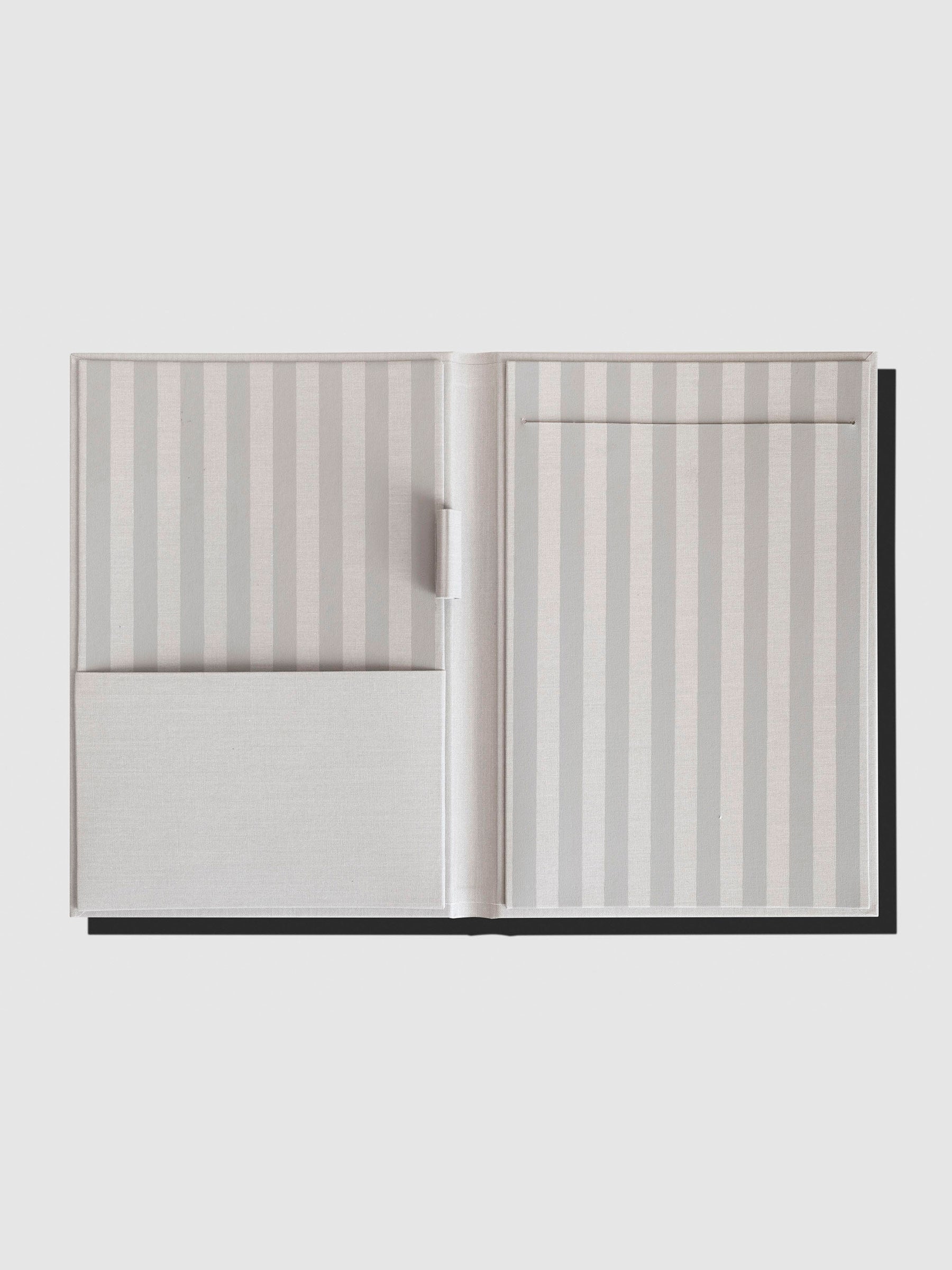 Folio displayed opened and empty on a neutral background. 