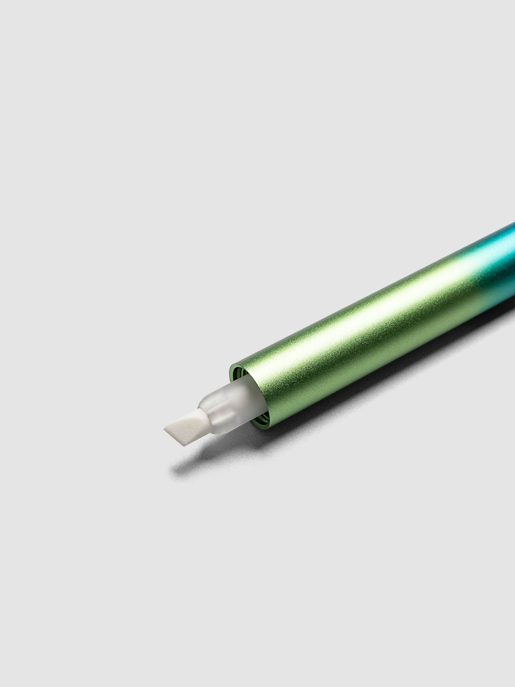 Tom's Studio Ori Refillable Highlighter close up of white chisel tip extended from green end of barrel