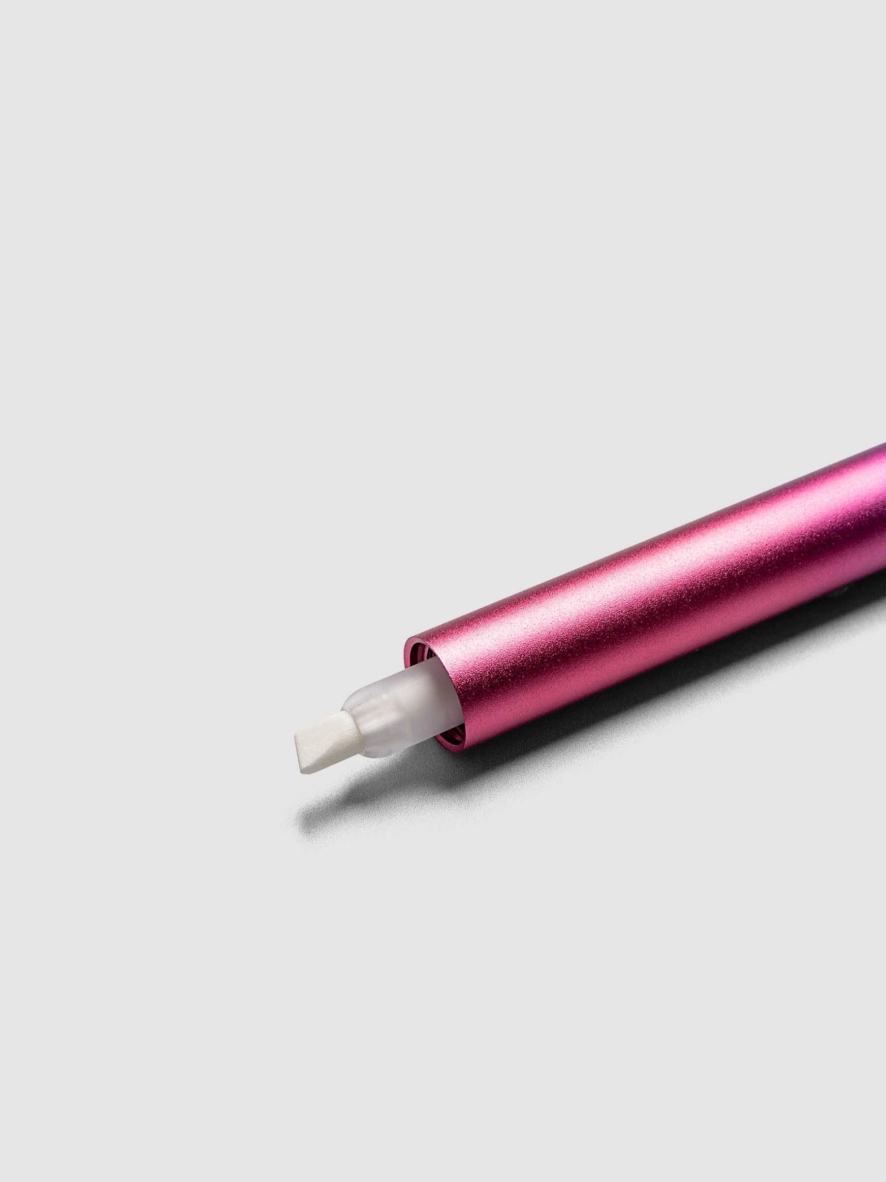 Tom's Studio Ori Refillable Highlighter close up of white chisel tip extended from pink end of barrel